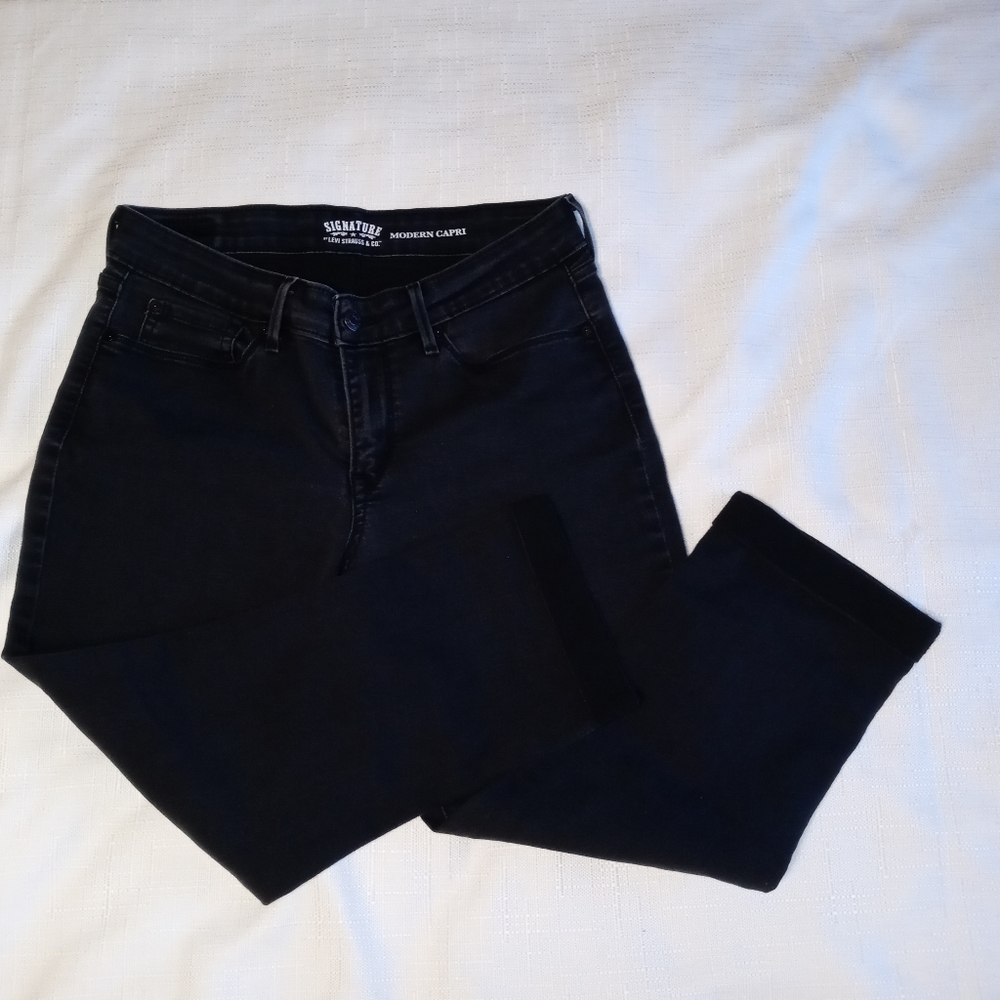 Levi signature modern Capri womens jeans black size
